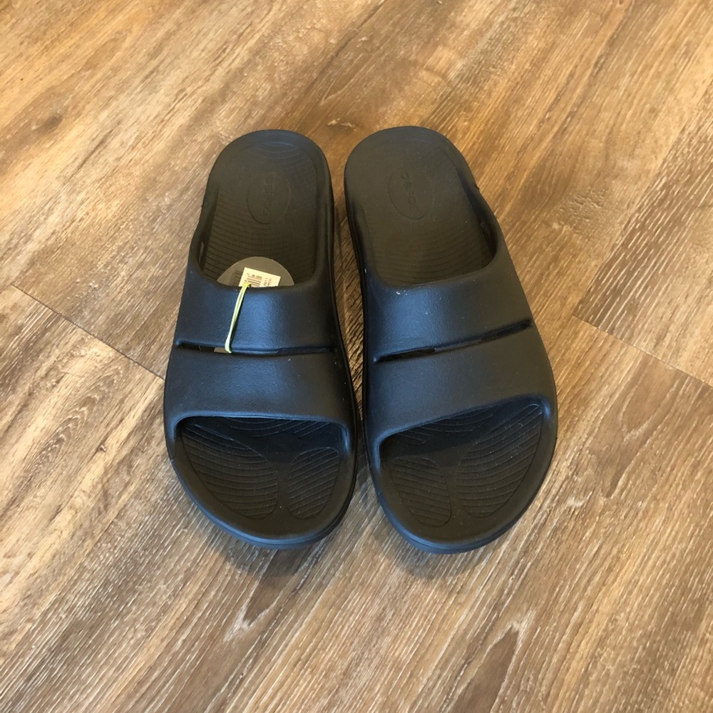 OOFOS OOAHH unisex black Slides NWT